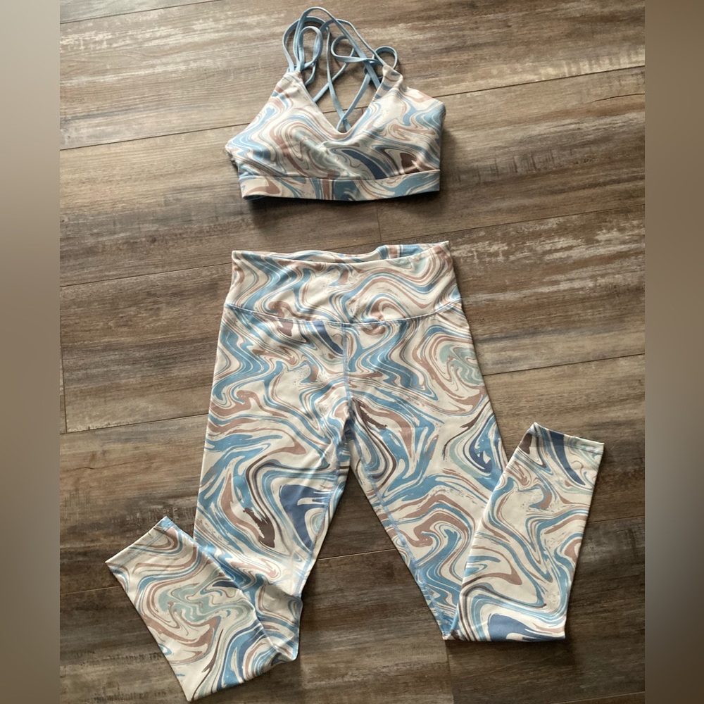 2 piece Workout outfit, leggings and sports bra size Medium- NWOT